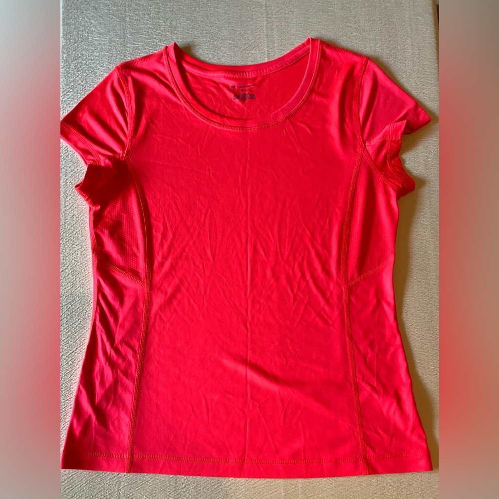 Women’s Tek Gear Fushia Activewear Shortsleeved Top, Size Large